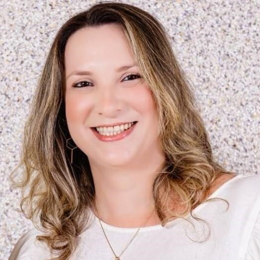 Profa Dra Eveline Maria de Athayde Almeida (CESMAC)