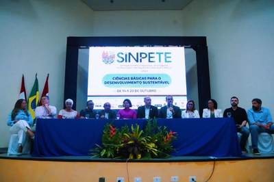 Cerimônia de abertura da Semana Interinstitucional de Pesquisa, Tecnologia e Inovação na Educação Básica (Sinpete 2023), que ocorreu na Universidade Federal de Alagoas | nothing
