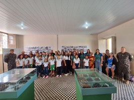 Ação pré-Sinpete leva alunos ao Museu da Segunda Guerra