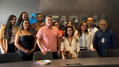 A coordenadora Vera Pontes e a equipe de apoiadores