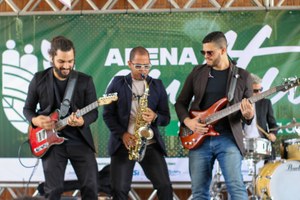 Arena cultural mistura arte, oficinas, apresentações de Folguedos e música na agitação do público.